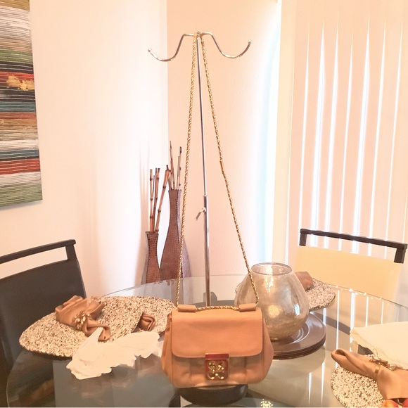 Chloe Tan Gold Crossbody Bag with Luxurious Accents - Picture 9 of 16